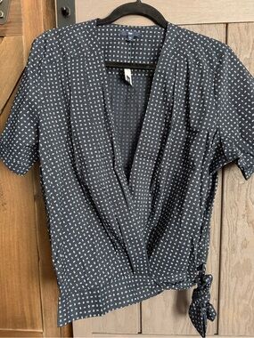 💙🤍🎌GAP Navy Print Wrap Blouse Shirt NWT